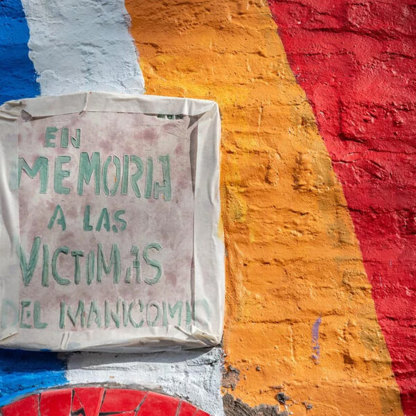 «Cruzar el Muro». (y después destruirlo)